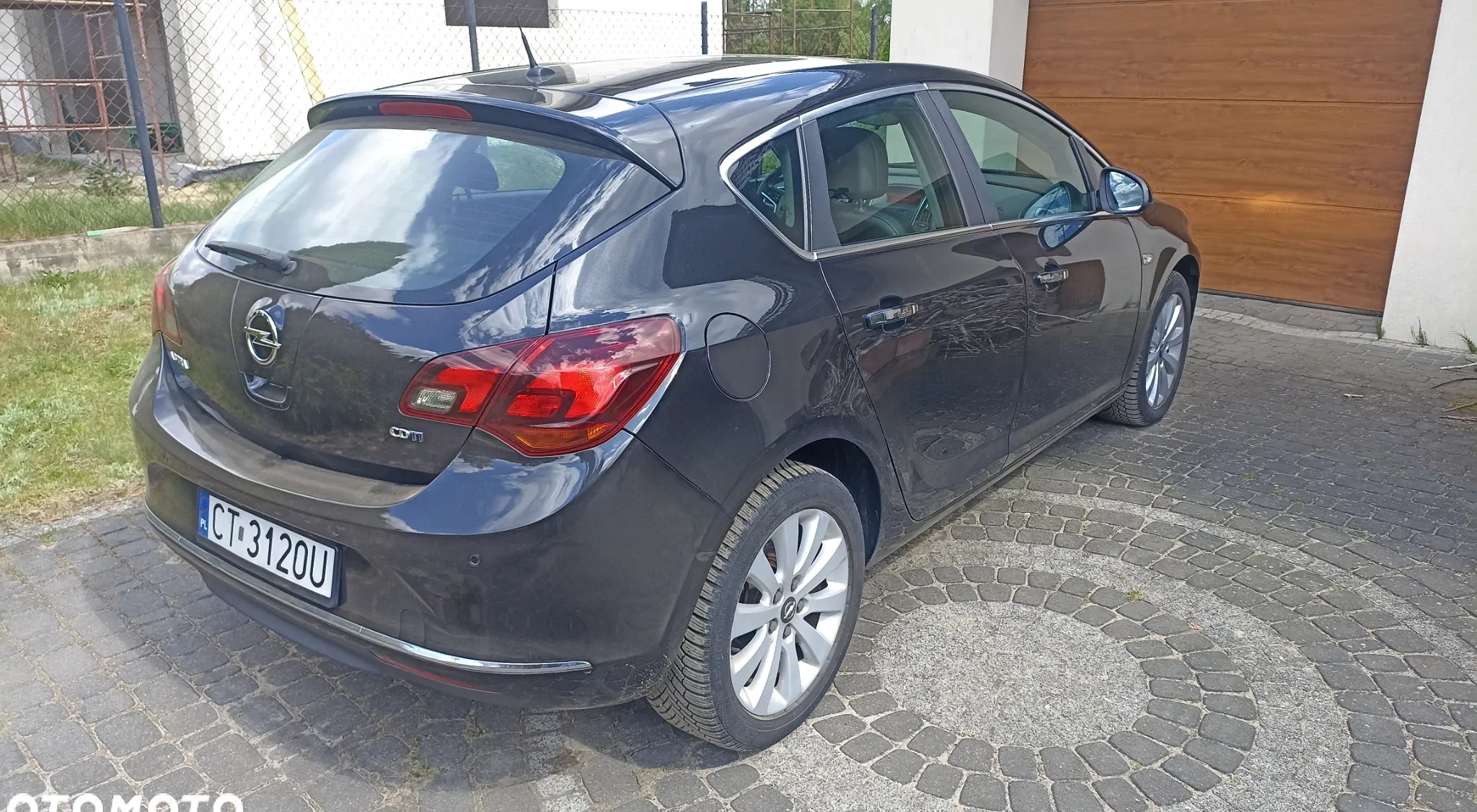 Opel Astra cena 18500 przebieg: 256000, rok produkcji 2013 z Warszawa małe 137